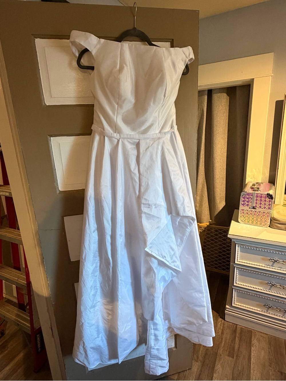 Elegant White Off-Shoulder A-Line Dress